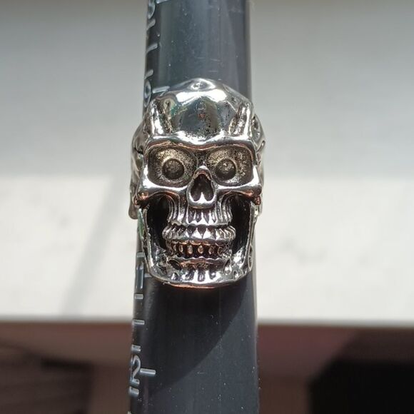 SKULL RING LARGE chunky skull GOTH ring - Picture 3 of 9